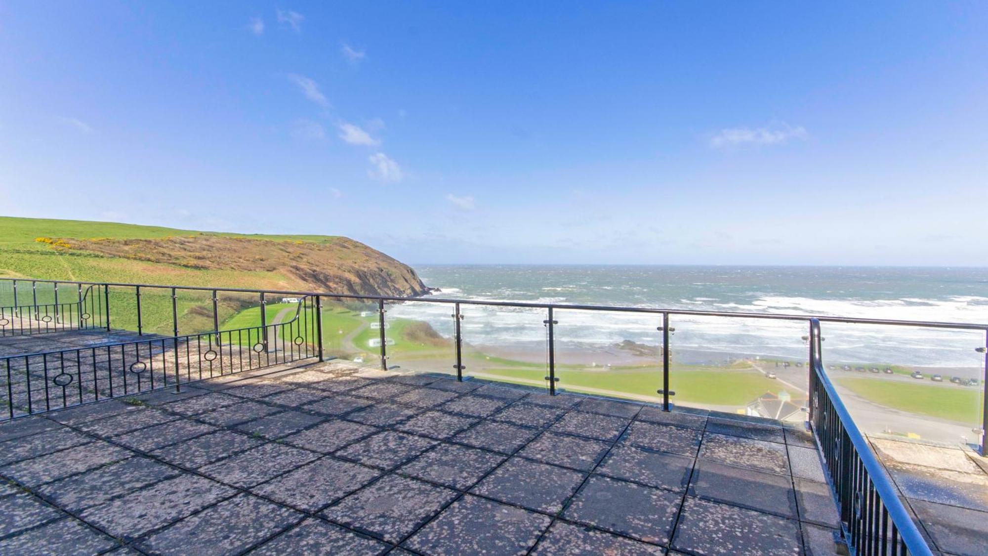 Clifton Court Apt 16 With Indoor Heated Pool & Sea Views Apartment Croyde Exterior photo